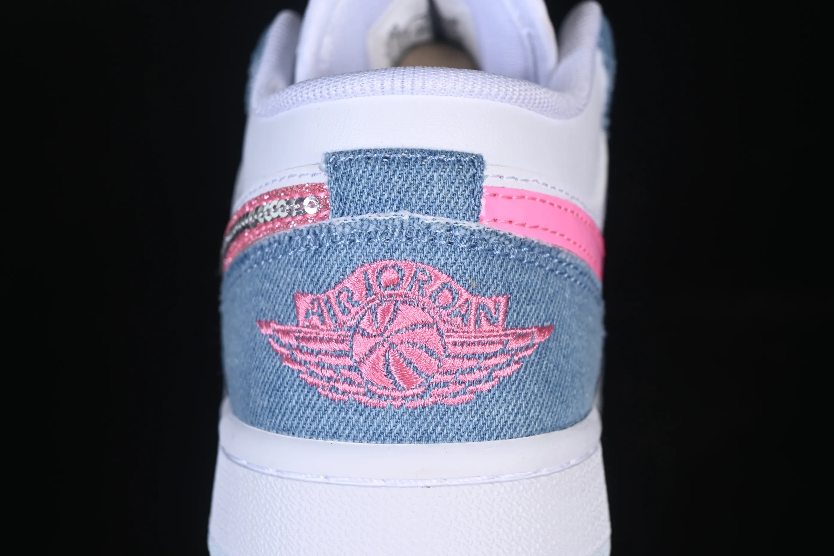 All categories Air Jordan Jordan series basketball shoes Air Jordan 1 Low Air Jordan 1 Low AJ1 Joe 1 white and blue denim pink diamond hook low-top casual sneakers HQ2001-400